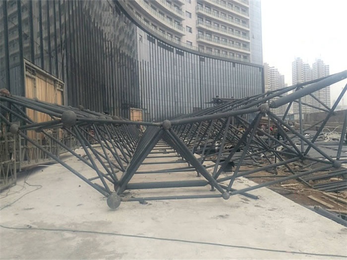 阿勒泰万豪酒店雨棚网架